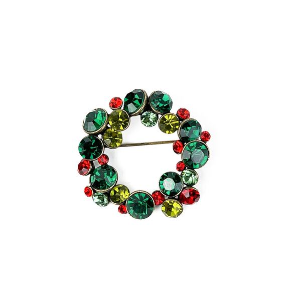 Brooch Holiday Green Red Rhinestones Faceted Bright Sparkle Wreath Pin Gold Tone - Picture 1 of 6